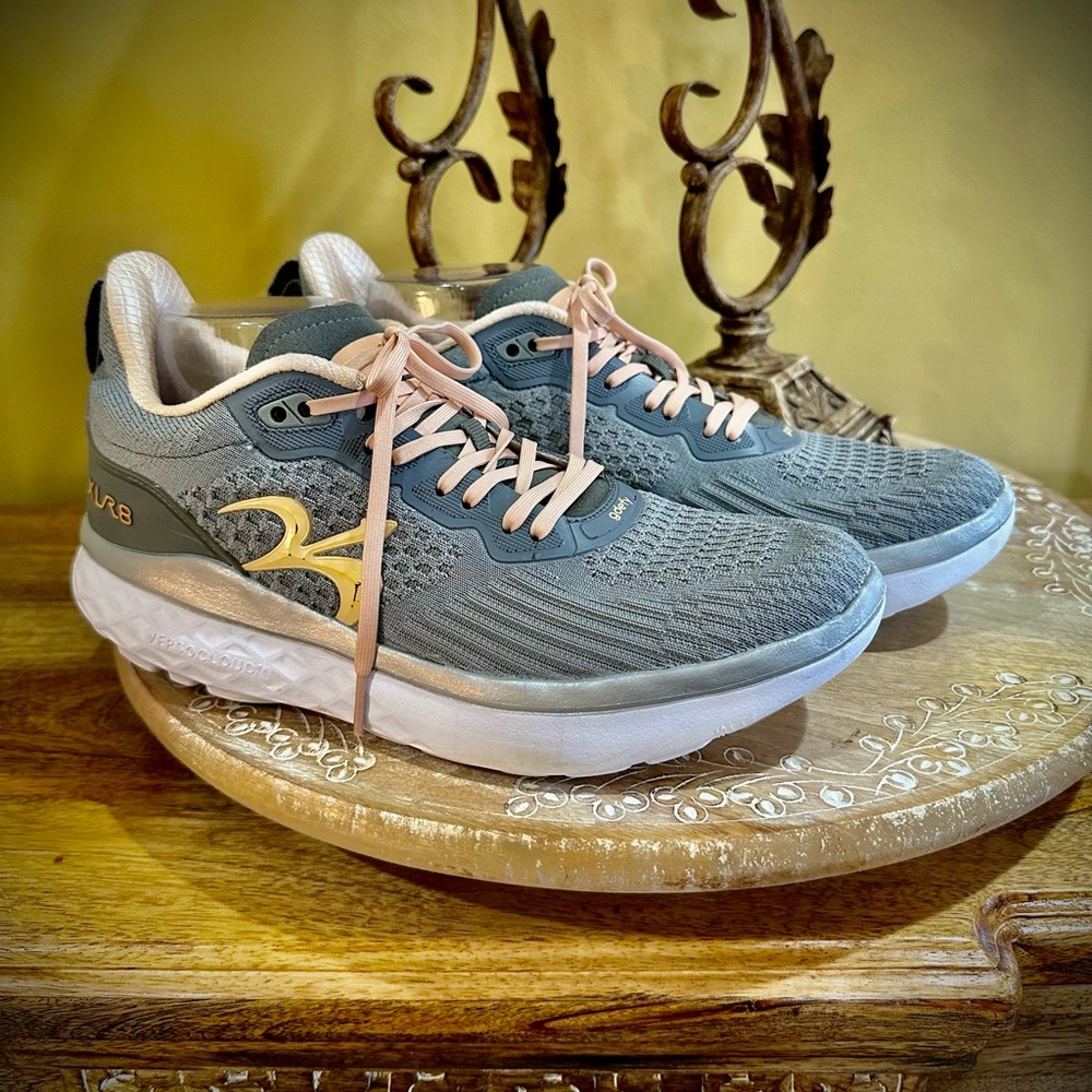 EUC Gravity Defyer Gdefy X LR8 Orthotic Walking Shoe. Size 10.5 Light Grey/Peach